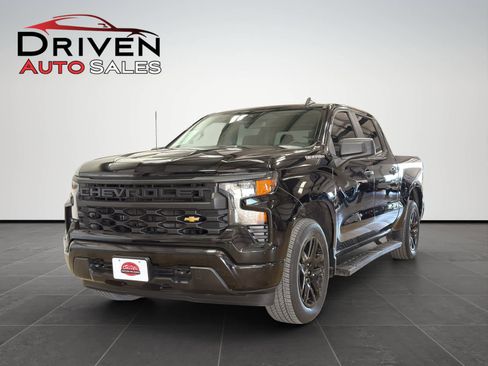 Used 2022 Chevrolet Silverado 1500 Custom image 1