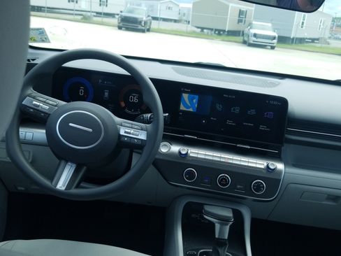 Used 2025 Hyundai Kona SE FWD image 17