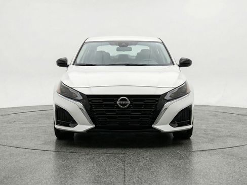 Used 2025 Nissan Altima 2.5 SV image 2