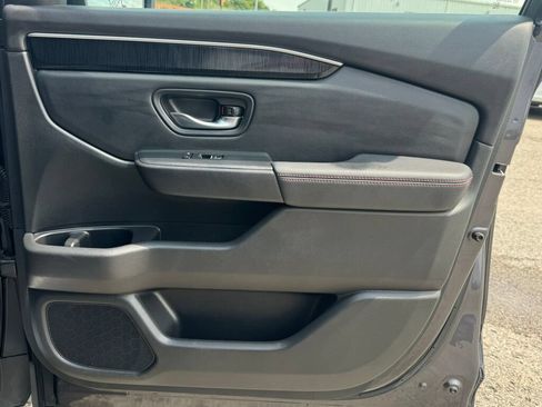 Used 2025 Honda Pilot Black Edition image 24