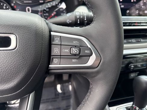 Used 2025 Jeep Compass Limited image 26