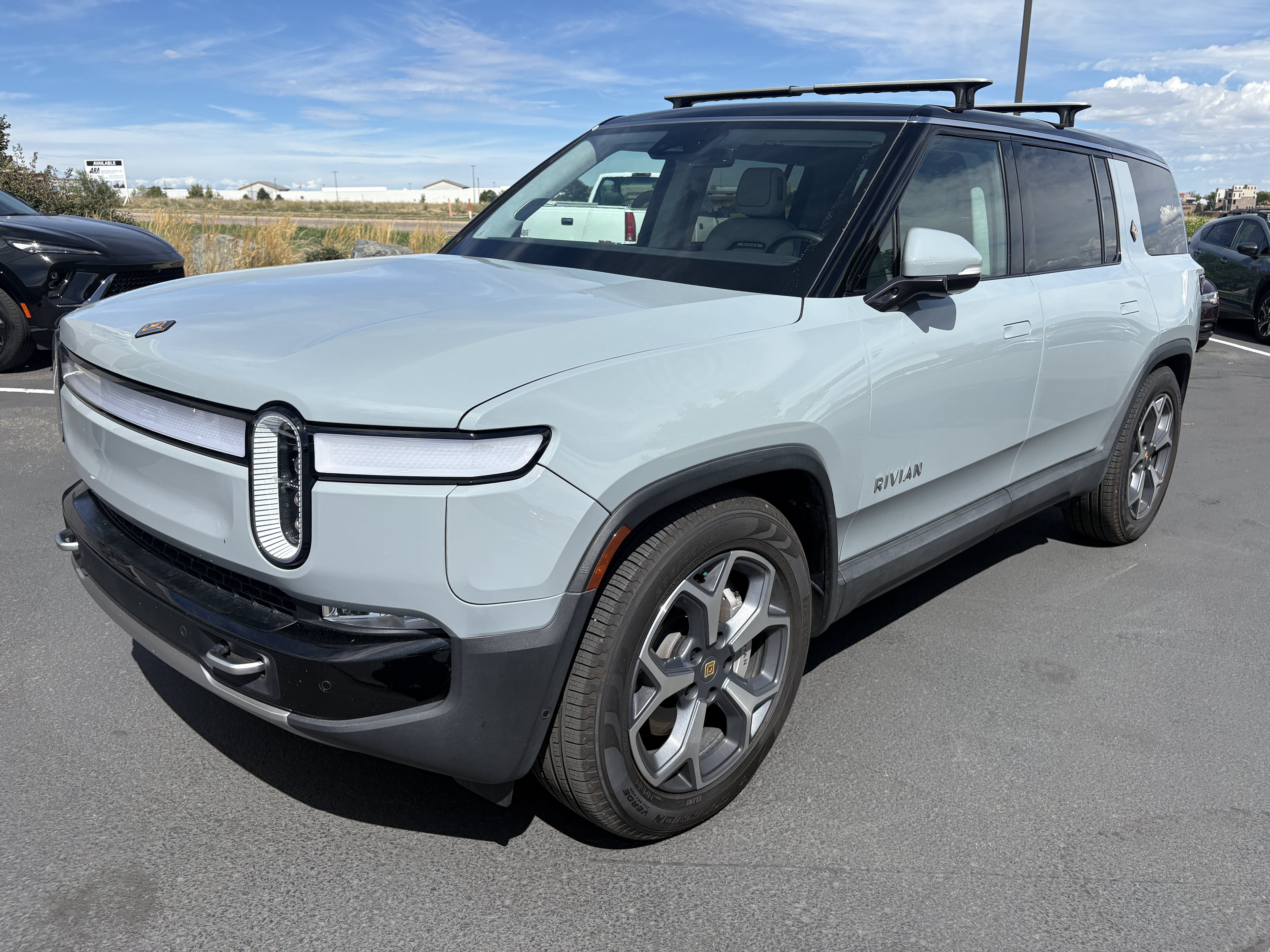 Used 2024 Rivian R1S Adventure Dual AWD/4WD image 2
