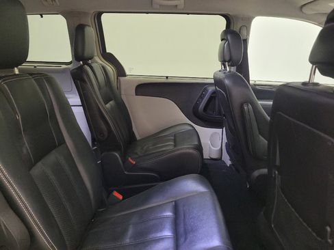 Used 2015 Chrysler Town & Country Touring-L w/ Driver Convenience Group FWD image 19