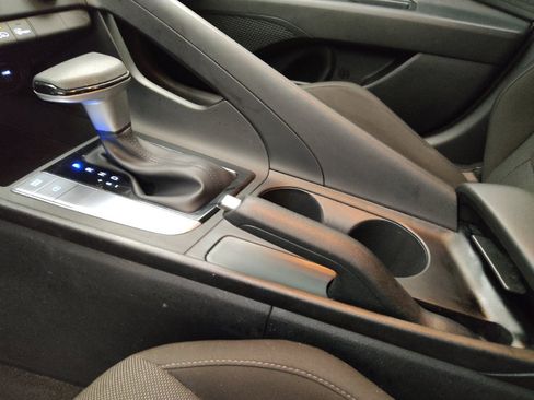 Used 2025 Hyundai Elantra SE FWD image 26