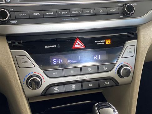 Used 2017 Hyundai Elantra Limited image 27