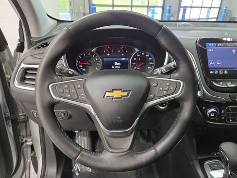 Used 2022 Chevrolet Equinox Premier AWD/4WD image 12