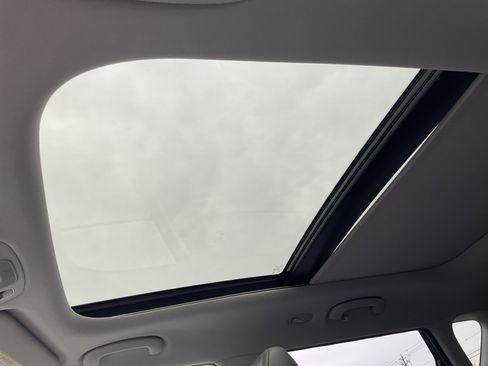 Used 2018 Kia Soul EV + w/ Sun & Fun Package image 35