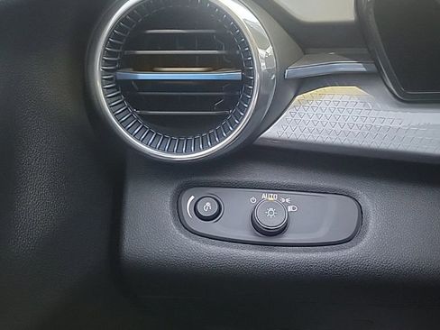 Used 2024 Chevrolet Trax LT w/ LT Convenience Package image 37