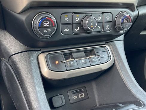 Used 2023 GMC Acadia Denali image 18