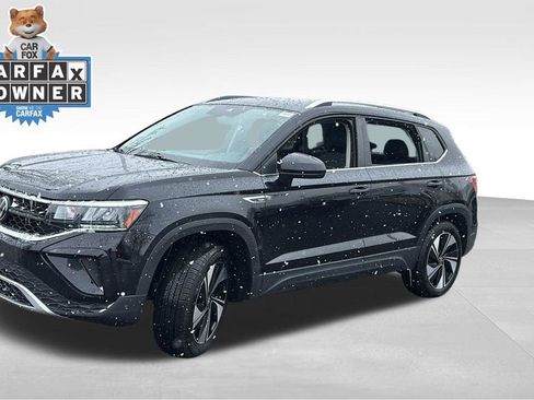 Used 2024 Volkswagen Taos SE AWD/4WD image 3