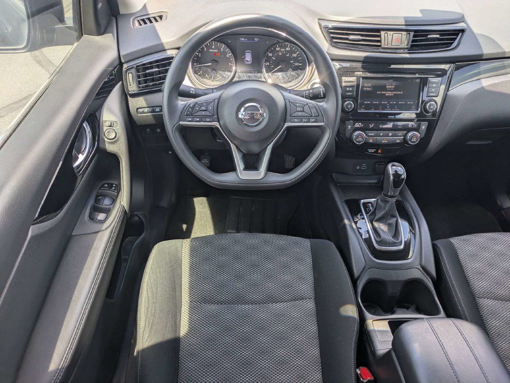 Used 2020 Nissan Rogue Sport SV FWD image 16