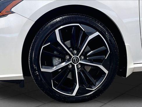 Certified 2024 Nissan Altima 2.5 SR w/ SR Premium Package FWD image 11