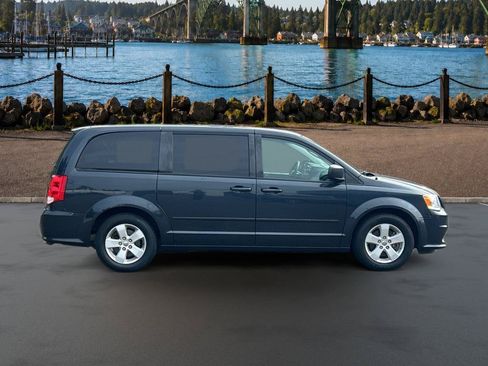 Used 2013 Dodge Grand Caravan SE FWD image 4