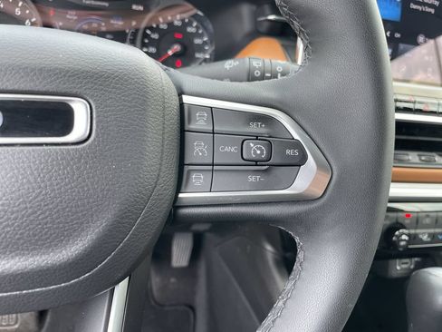 Used 2025 Jeep Compass Limited AWD/4WD image 18