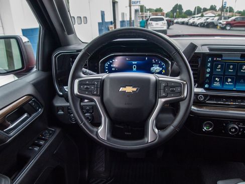 Used 2023 Chevrolet Silverado 1500 LT AWD/4WD image 19