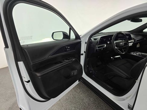 New 2026 Cadillac Lyriq Sport image 19