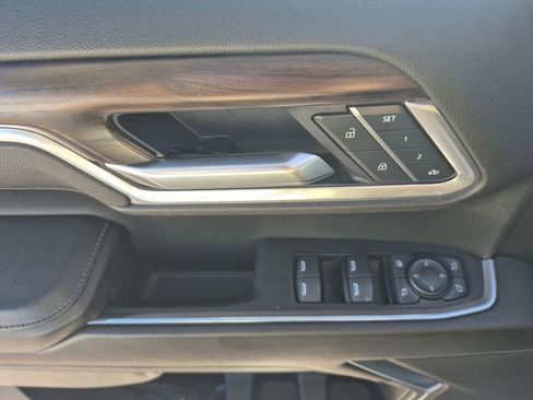 Used 2025 GMC Sierra 1500 SLT image 8