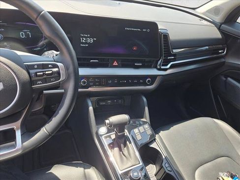 Used 2025 Kia Sportage EX FWD image 12