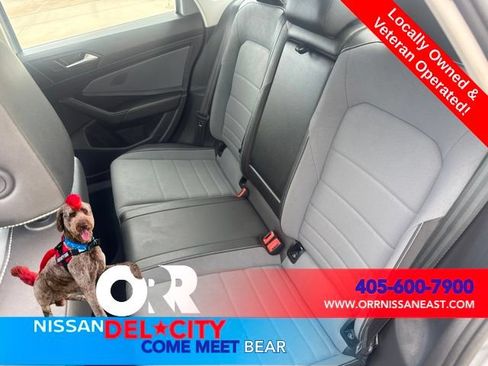 Used 2025 Volkswagen Jetta SE FWD image 11