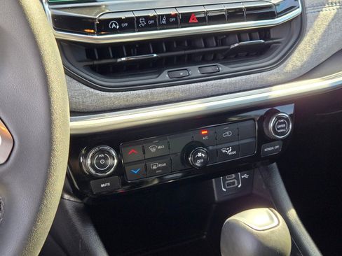 Used 2024 Jeep Compass Latitude image 26