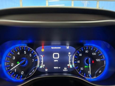 Used 2022 Chrysler Pacifica Touring-L FWD image 21
