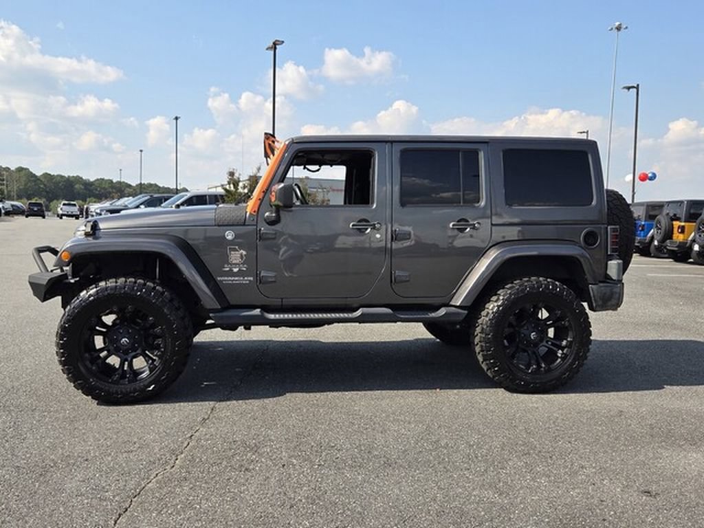 Used 2017 Jeep Wrangler Unlimited Sahara w/ Connectivity Group AWD/4WD image 2