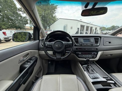Used 2015 Kia Sedona EX FWD image 2