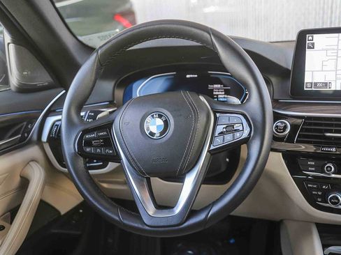 Used 2023 BMW 530e 530e w/ Premium Package image 12