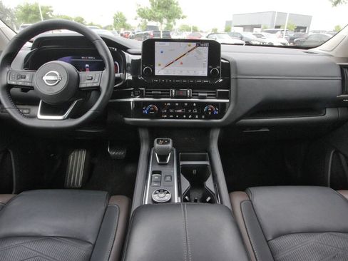 Certified 2025 Nissan Pathfinder Platinum AWD/4WD image 13