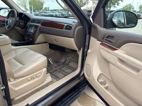 Used 2012 Chevrolet Tahoe LT w/ Luxury Package AWD/4WD image 14