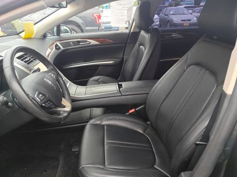 Used 2016 Lincoln MKZ image 9
