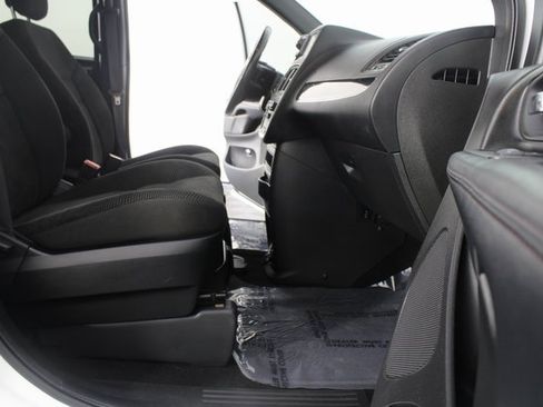 Used 2020 Dodge Grand Caravan SE image 17