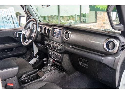 Used 2020 Jeep Gladiator Overland w/ Safety Group AWD/4WD image 15