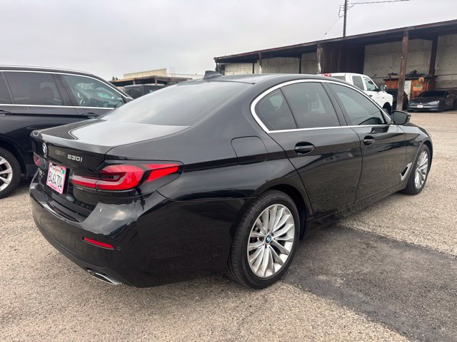 Used 2022 BMW 530i w/ Convenience Package RWD image 5