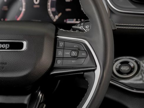 Used 2023 Jeep Grand Cherokee L Laredo image 28