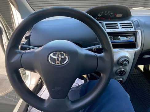 Used 2008 Toyota Yaris 2-Door Hatchback image 8