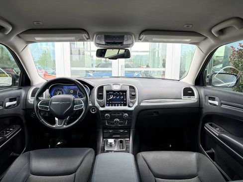 Used 2020 Chrysler 300 Touring w/ Driver Convenience Group RWD image 2