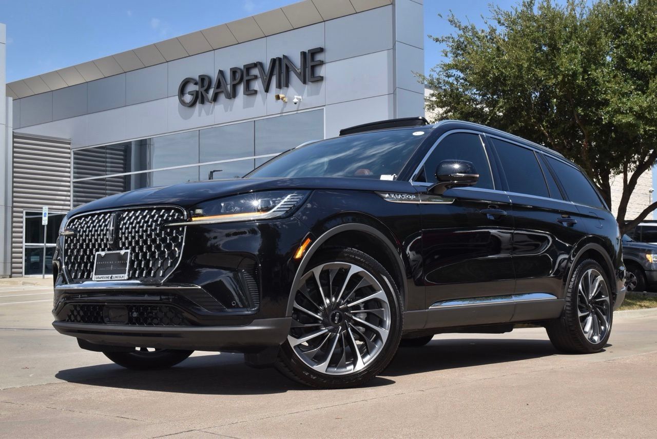 Certified 2026 Lincoln Aviator Reserve AWD/4WD image 2