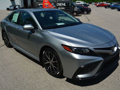 Used 2023 Toyota Camry SE AWD/4WD image 4
