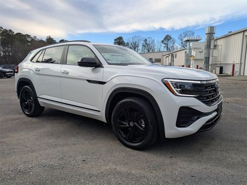 New 2026 Volkswagen Atlas Cross Sport SEL R-Line image 2