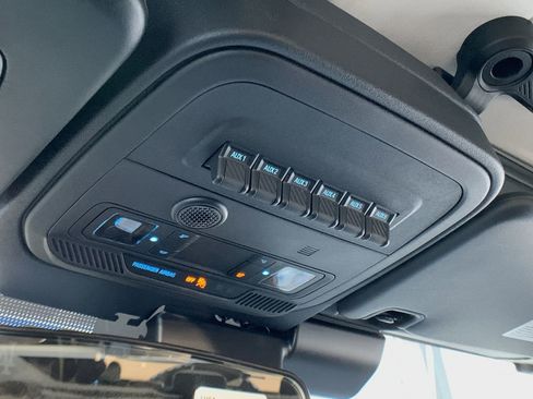 New 2025 Ford Bronco Badlands image 43