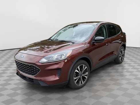 Used 2021 Ford Escape SE w/ SE Sport Appearance Package AWD/4WD image 3