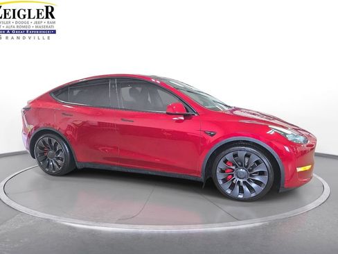 Used 2024 Tesla Model Y Performance AWD/4WD image 4