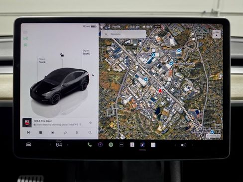 Used 2022 Tesla Model Y Performance AWD/4WD image 9