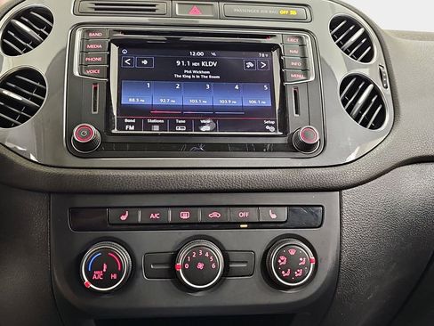 Used 2016 Volkswagen Tiguan SE image 22