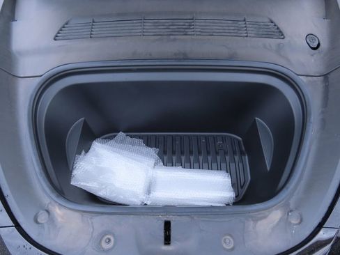 Used 2022 Tesla Model Y Long Range image 13