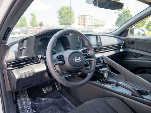 New 2025 Hyundai Elantra Sport image 18