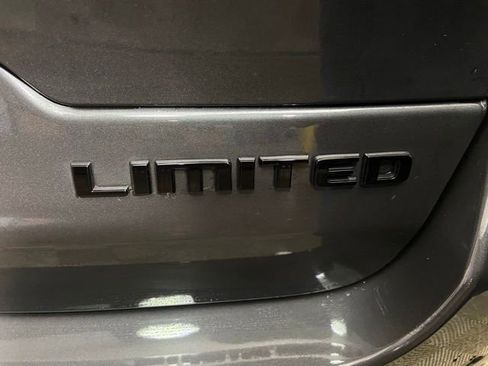 Used 2025 Jeep Grand Cherokee Limited w/ Black Appearance Package AWD/4WD image 7