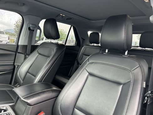 Used 2020 Ford Explorer XLT w/ Equipment Group 202A AWD/4WD image 21