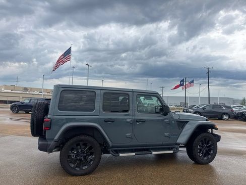 Used 2025 Jeep Wrangler Unlimited Sahara AWD/4WD image 20